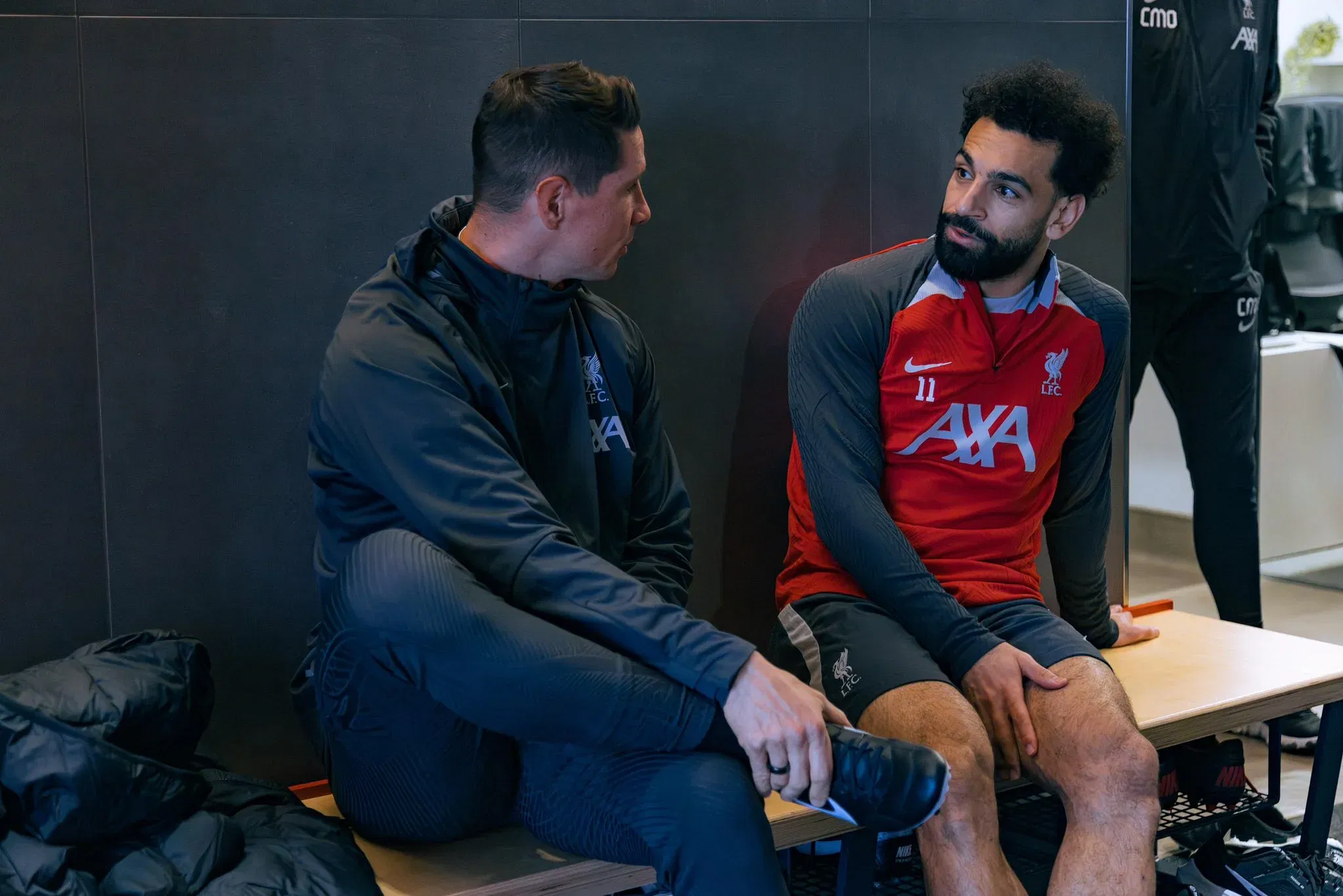 Fernando Torres and Mohamed Salah having a chat