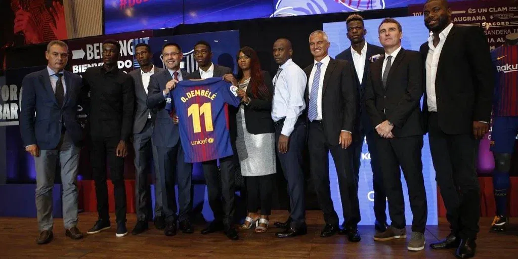 Dembele presented at Barcelona, his family on the right 