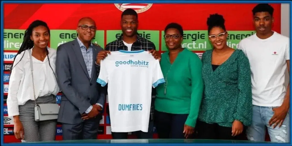 Denzel Dumfries with his family