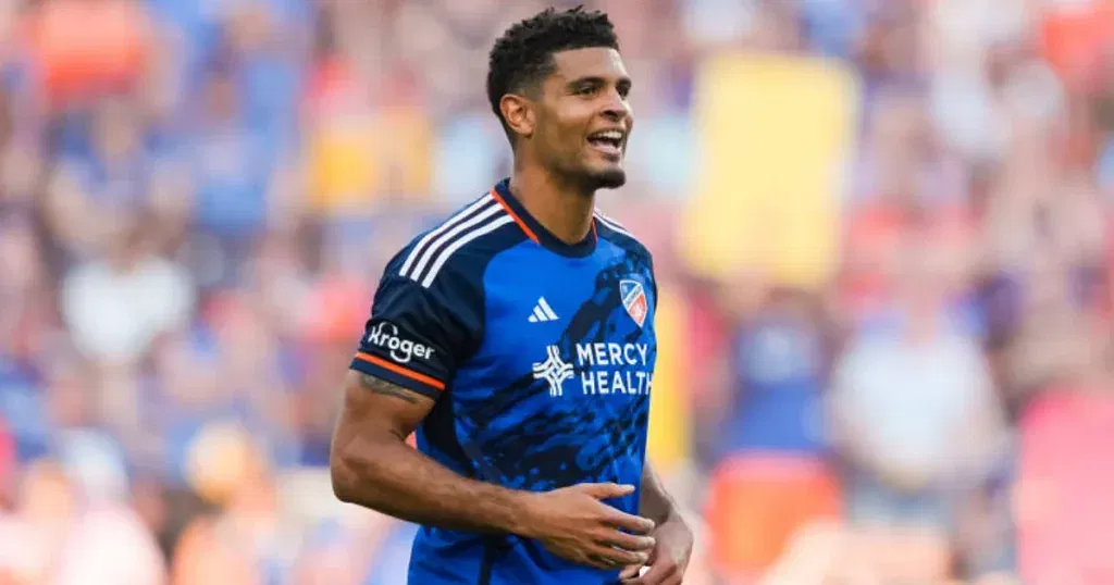 Miles Robinson in action for FC Cincinnati.